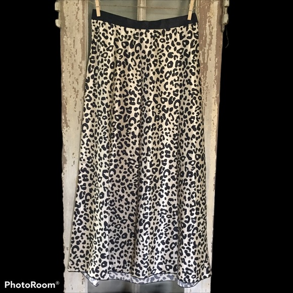 NWT VS Pink Cheetah print skirt Women’s Sz medium - Picture 3 of 9
